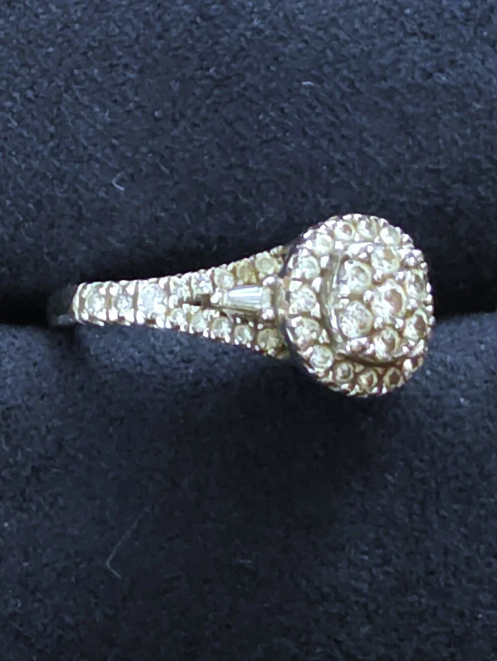 10k Diamond White Gold Ring